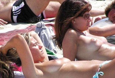 BK CANDID Bare Beach Youthfull Chicks