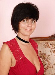 Evelin Super-Sexy Mom