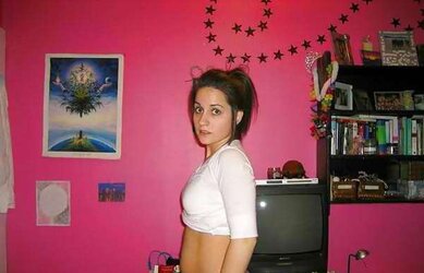 Some Photos of INEXPERIENCED Pregnant Stunner