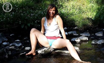 Smallish titted fledgling opens up her unshaved muff in the sea