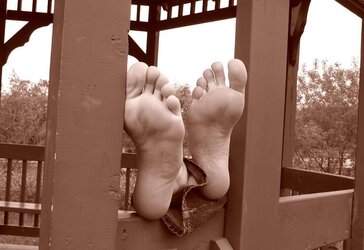 Fragile feet soles