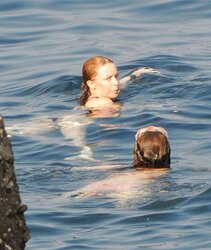 Kylie Minogue torrid culo in bikini
