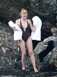 Kylie Minogue torrid culo in bikini