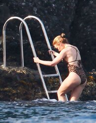 Kylie Minogue torrid culo in bikini
