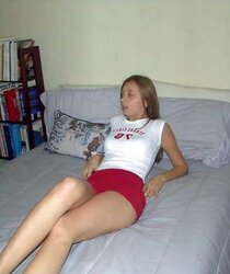 SUPER-CUTE THIN INEXPERIENCED LINDSAY