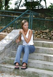 SUPER-CUTE THIN INEXPERIENCED LINDSAY