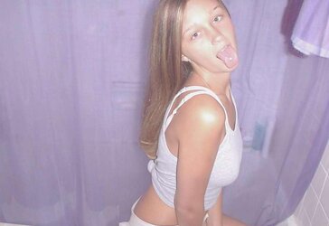 SUPER-CUTE THIN INEXPERIENCED LINDSAY