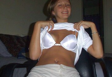 SUPER-CUTE THIN INEXPERIENCED LINDSAY