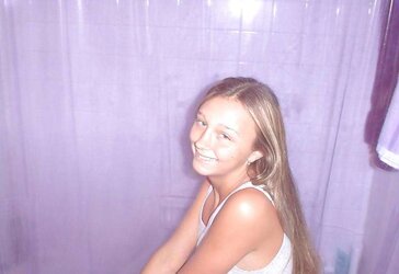 SUPER-CUTE THIN INEXPERIENCED LINDSAY