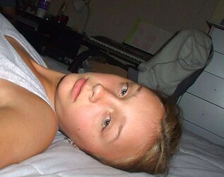 SUPER-CUTE THIN INEXPERIENCED LINDSAY