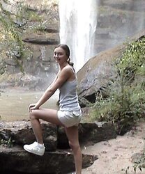 SUPER-CUTE THIN INEXPERIENCED LINDSAY