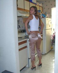 SUPER-CUTE THIN INEXPERIENCED LINDSAY