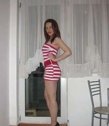 Super-Sexy dark haired