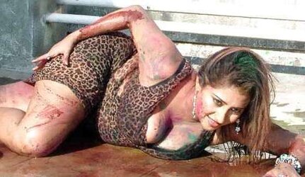 Indian femmes playing holy