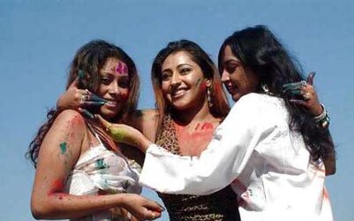 Indian femmes playing holy