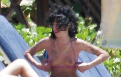 Winehouse Tits