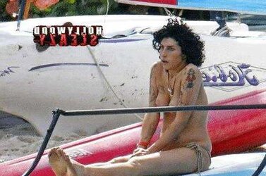 Winehouse Tits