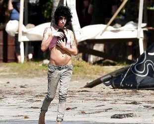 Winehouse Tits