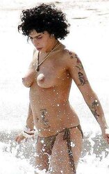 Winehouse Tits