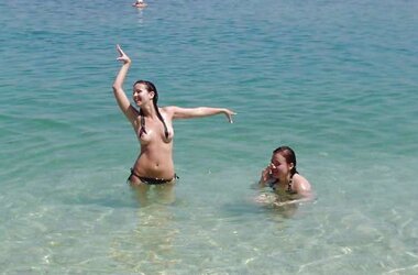 Vacation Different Teenagers on Beach 02 COMMENT THE GREATEST TART