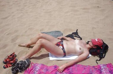 Vacation Different Teenagers on Beach 02 COMMENT THE GREATEST TART