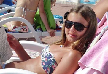Vacation Different Teenagers on Beach 02 COMMENT THE GREATEST TART