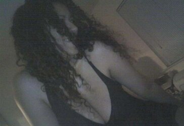 Latino dame pal
