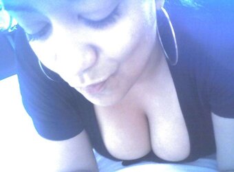 Latino dame pal