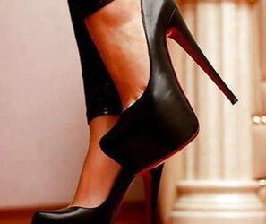 Killer High-Heeled Shoes!