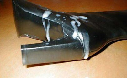 High-Heeled Shoes I once creamed (ex-girlfriend boots)
