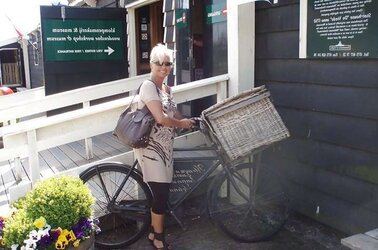Als fotos from fuckfest mature Monique. Smash her!!!