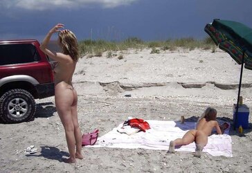 Sveeng on a beach