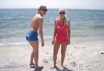 Sveeng on a beach