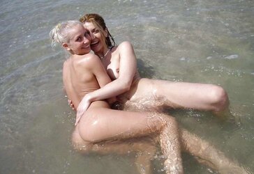 Sveeng on a beach