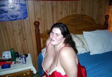 Ultra-Cute PLUMPER with a pretty face in crimson