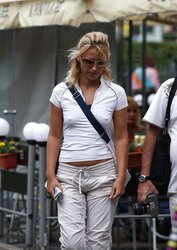 Sans Bra 109.