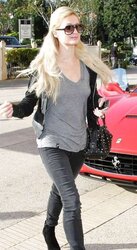 Paris Hilton mega bevy