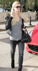 Paris Hilton mega bevy