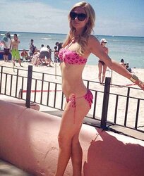 Paris Hilton mega bevy