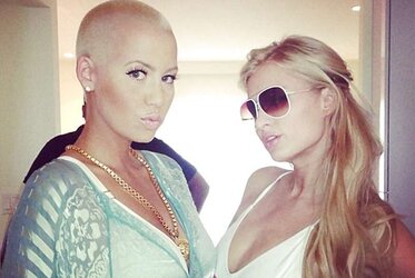 Paris Hilton mega bevy