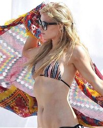 Paris Hilton mega bevy
