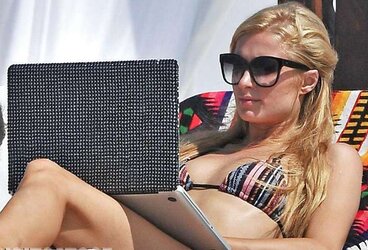 Paris Hilton mega bevy