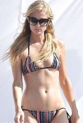 Paris Hilton mega bevy