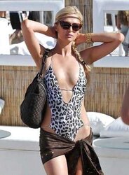 Paris Hilton mega bevy