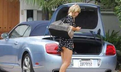Paris Hilton mega bevy