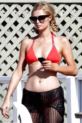Paris Hilton mega bevy
