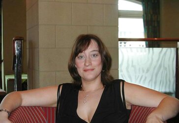 M I L F JENNIFER FROM UK