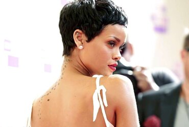 RIHANNA at the MTV VMAs JUMMY BROWN SUGAR