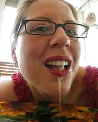 GROSSE TITTEN UND ABSOLUT SPERMAGEIL