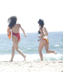 Imogen Thomas on a beach lovin’ the Californian sunshine